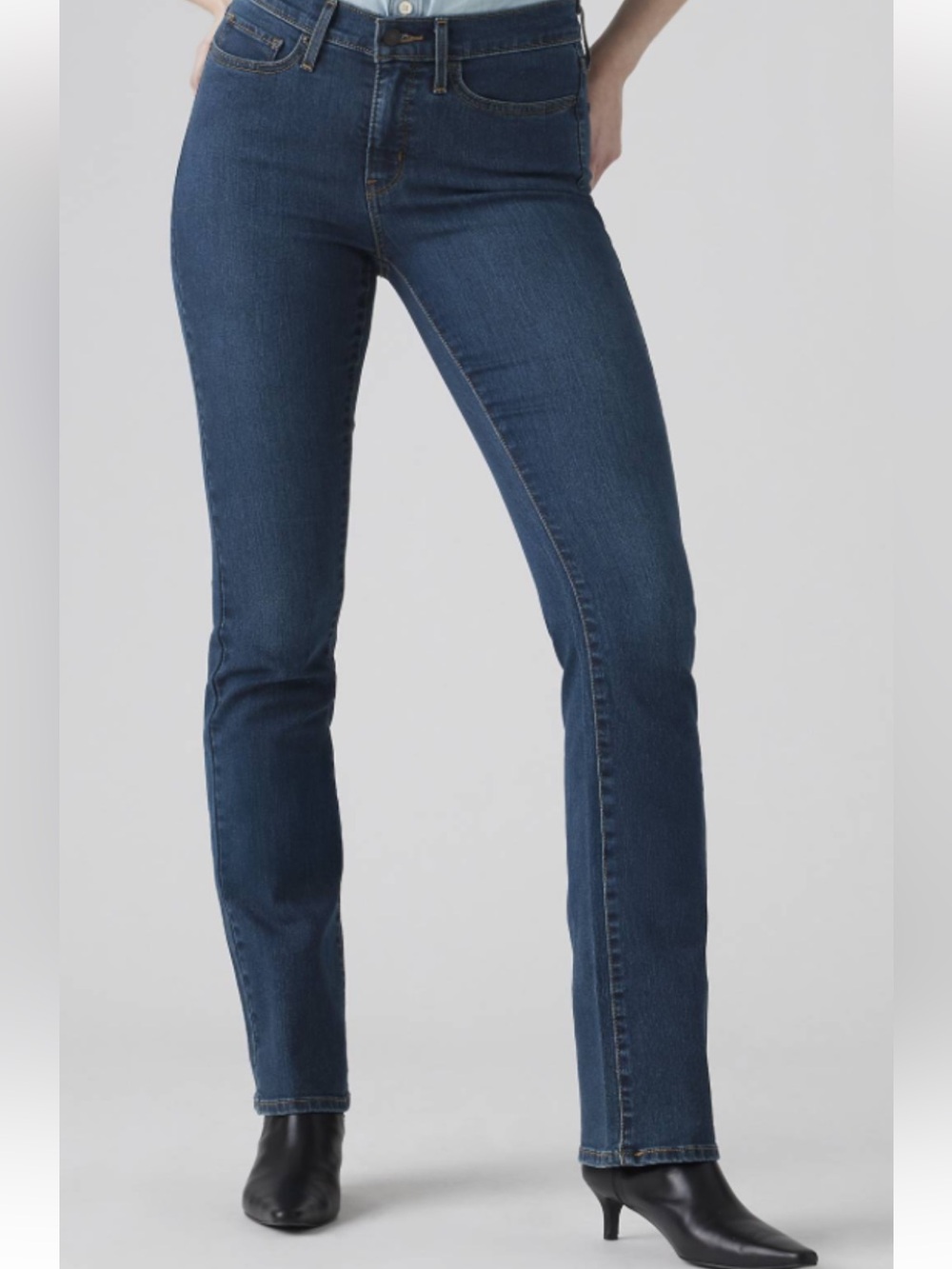 Levi’s mid rise straight jeans